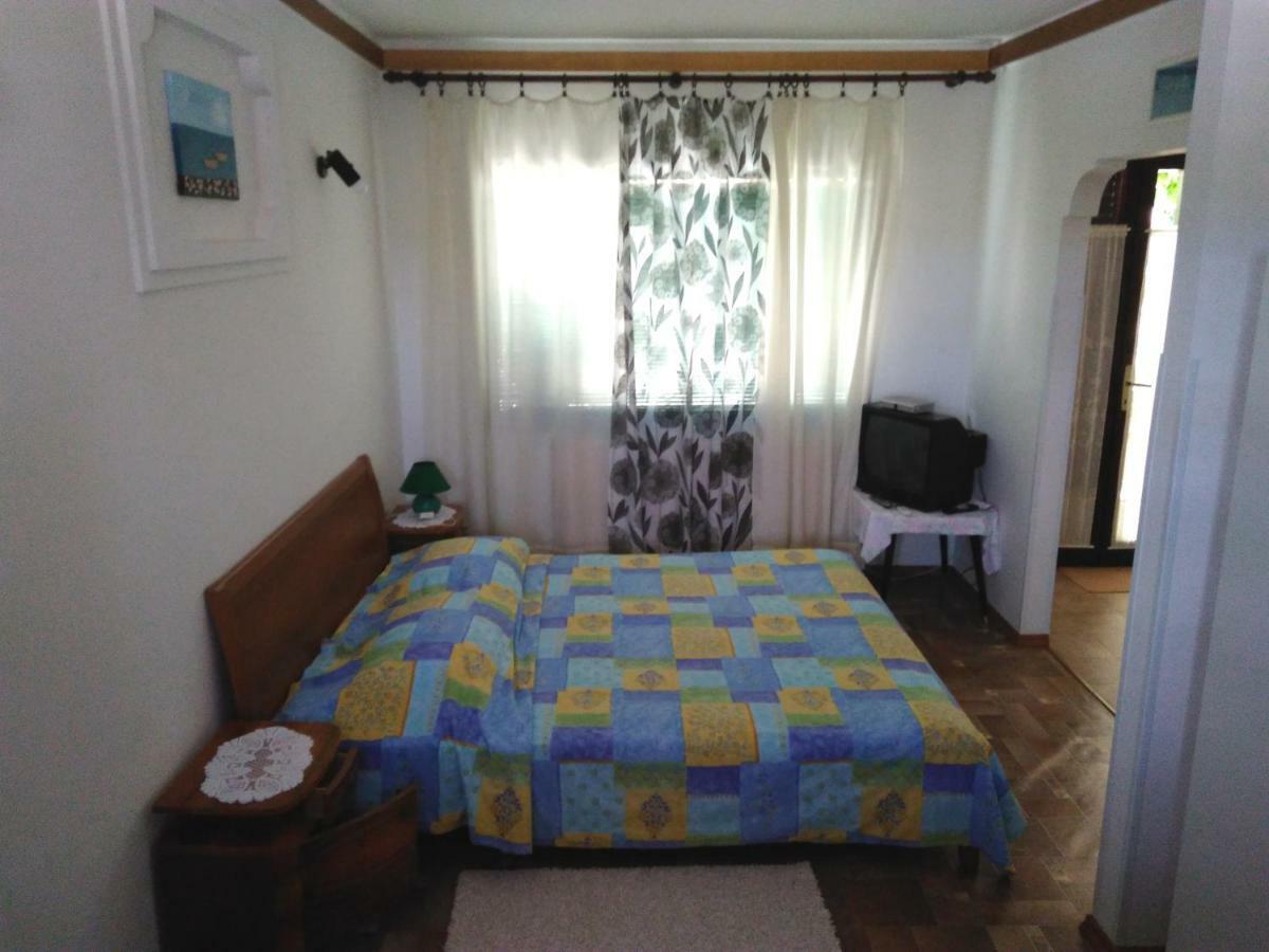 Ina Apartment Funtana Bagian luar foto